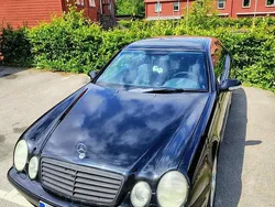 Svart Begagnad 2000 Mercedes CLK320 Avantgarde Sportkupé | 25 000 kr