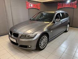 Grå (spacegrå metallic) Begagnad 2012 BMW 320 Sport Line Kombi | 129 900 kr (Marknadspris)