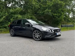 Svart Begagnad 2013 Volvo V60 R-Design Kombi | 150 000 kr (Marknadspris)