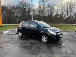 Svart Begagnad 2010 Hyundai i20 Select Halvkombi | 59 800 kr (Marknadspris)