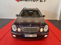 Mörkblå Begagnad 2004 Mercedes E240 Kombi | 49 900 kr (Marknadspris)