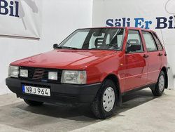 Röd Begagnad 1988 Fiat Uno Halvkombi | 29 900 kr