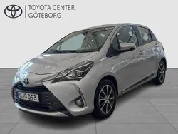 Silver Begagnad 2019 Toyota Yaris Hybrid Halvkombi | 134 900 kr (Marknadspris)