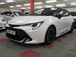 Vit Begagnad 2022 Toyota Corolla Hybrid Sport Halvkombi | 214 500 kr