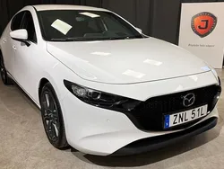 Vit Begagnad 2020 Mazda 3 Sky Halvkombi | 199 900 kr (Marknadspris)