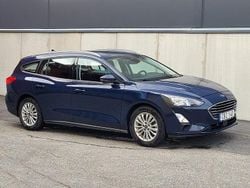 Blå Begagnad 2020 Ford Focus Titanium Kombi | 179 900 kr (Marknadspris)