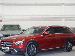 Röd (rödmetallic) Begagnad 2017 Mercedes E220 Avantgarde Kombi | 319 900 kr (Marknadspris)