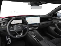 Röd (tornado red) Begagnad 2024 VW Passat Style Kombi | 519 900 kr