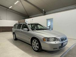 Ljusgrå Begagnad 2004 Volvo V70 Momentum Kombi | 39 900 kr (Marknadspris)