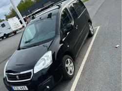 Svart Begagnad 2016 Peugeot Partner Minibuss | 65 000 kr (Bra pris)