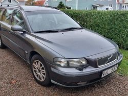 Grå Begagnad 2004 Volvo V70 Business Edition Kombi | 28 000 kr (Marknadspris)