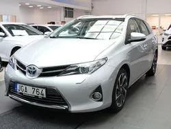 Silver Begagnad 2013 Toyota Auris Touring Sports Executive Kombi | 164 900 kr (Marknadspris)