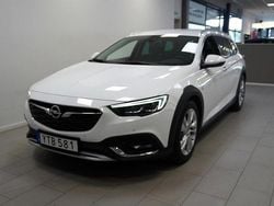 Vit Begagnad 2017 Opel Insignia Country Tourer Business Kombi | 239 800 kr