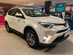 Vit Begagnad 2016 Toyota RAV4 Hybrid SUV | 229 900 kr (Marknadspris)