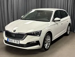 Vit Begagnad 2022 Skoda Scala Style Halvkombi | 207 900 kr (Marknadspris)