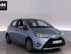 Ljusblå Begagnad 2017 Toyota Yaris Hybrid Active Halvkombi | 134 900 kr (Marknadspris)