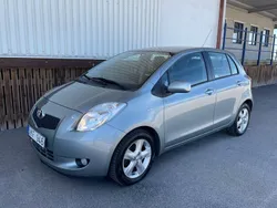 Grå Begagnad 2005 Toyota Yaris Halvkombi | 43 500 kr (Lite dyr)