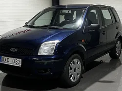 Mörkblå Begagnad 2004 Ford Fusion Halvkombi | 24 900 kr (Marknadspris)