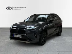 Grå (gråmetallic/svart tak) Begagnad 2022 Toyota RAV4 Hybrid Style SUV | 404 900 kr (Marknadspris)
