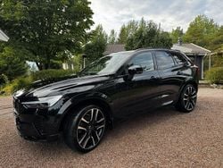 Svart Begagnad 2022 Volvo XC60 R-Design SUV | 417 000 kr (Marknadspris)