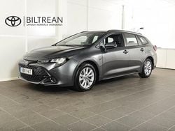 Mörkgrå Begagnad 2023 Toyota Corolla Active Kombi | 269 900 kr (Marknadspris)