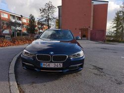 Blå Begagnad 2013 BMW 320 Luxury Line Kombi | 154 900 kr (Marknadspris)
