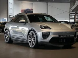Silver Begagnad 2024 Porsche Macan 4 Electric SUV | 929 000 kr