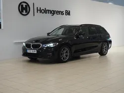 Svart (safirsvart metallic) Begagnad 2020 BMW 320 Sport Line Sedan | 249 900 kr (Superpris)