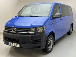 Blå Begagnad 2019 VW Caravelle Minibuss | 225 000 kr
