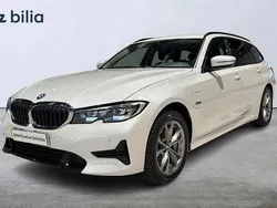Vit Begagnad 2022 BMW 330e Sport Line Kombi | 319 000 kr (Bra pris)