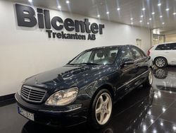 Mörkblå Begagnad 1999 Mercedes S500 Sedan | 159 900 kr