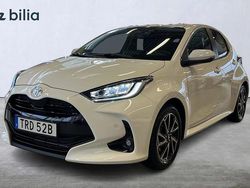 Vit Begagnad 2025 Toyota Yaris Hybrid Active Halvkombi | 269 900 kr (Lite dyr)