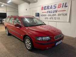 Röd Begagnad 2001 Volvo V70 Business Edition Kombi | 28 000 kr (Marknadspris)