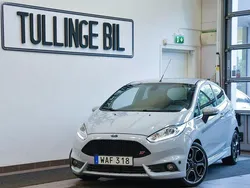 Grå Begagnad 2016 Ford Fiesta ST200 Halvkombi | 174 900 kr