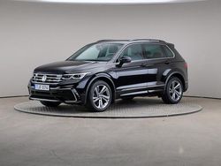 Svart Begagnad 2021 VW Tiguan R-line SUV | 324 000 kr (Marknadspris)