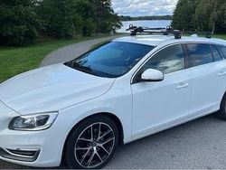 Vit Begagnad 2014 Volvo V60 Summum Kombi | 110 000 kr (Marknadspris)