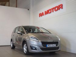 Ljusgrå Begagnad 2015 Peugeot 5008 Minibuss | 94 900 kr (Marknadspris)