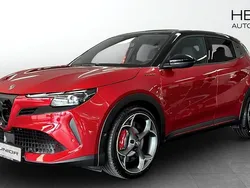 Röd (red) Ny 2025 Alfa Romeo Junior Veloce SUV | 516 800 kr