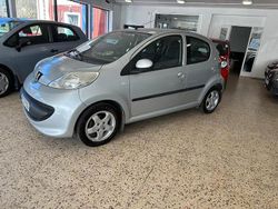 Grå Begagnad 2008 Peugeot 107 Halvkombi | 36 000 kr (Marknadspris)