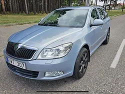 Ljusblå (blå) Begagnad 2010 Skoda Octavia Elegance Kombi | 59 500 kr (Bra pris)