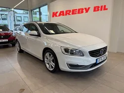 Vit Begagnad 2014 Volvo V60 Momentum Kombi | 123 900 kr (Marknadspris)