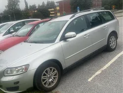 Grå Begagnad 2009 Volvo V50 Kinetic Kombi | 25 000 kr (Superpris)