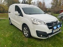 Vit Begagnad 2015 Peugeot Partner Van | 64 900 kr (Dyr)