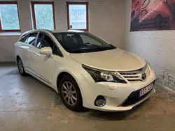 Vit Begagnad 2013 Toyota Avensis Multidrive S Kombi | 118 000 kr (Marknadspris)