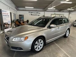 Ljusbrun (brun) Begagnad 2010 Volvo V70 Momentum Kombi | 79 900 kr (Marknadspris)