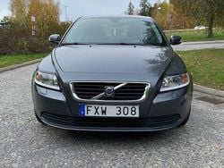 Grå Begagnad 2008 Volvo S40 Kinetic Sedan | 46 999 kr (Marknadspris)