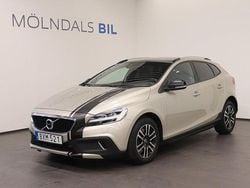Ljusbrun (brun metallic) Begagnad 2017 Volvo V40 CC Momentum Kombi | 159 900 kr (Marknadspris)