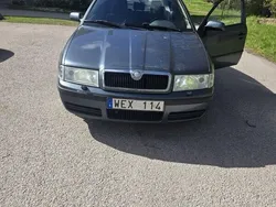 Grå Begagnad 2004 Skoda Octavia Dynamic Halvkombi | 13 000 kr (Superpris)
