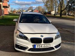 Vit Begagnad 2016 BMW 225 Active Tourer Sport Line Minibuss | 168 000 kr (Lite dyr)