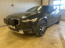 Grå Begagnad 2019 Volvo V90 CC Momentum Kombi | 339 900 kr (Dyr)